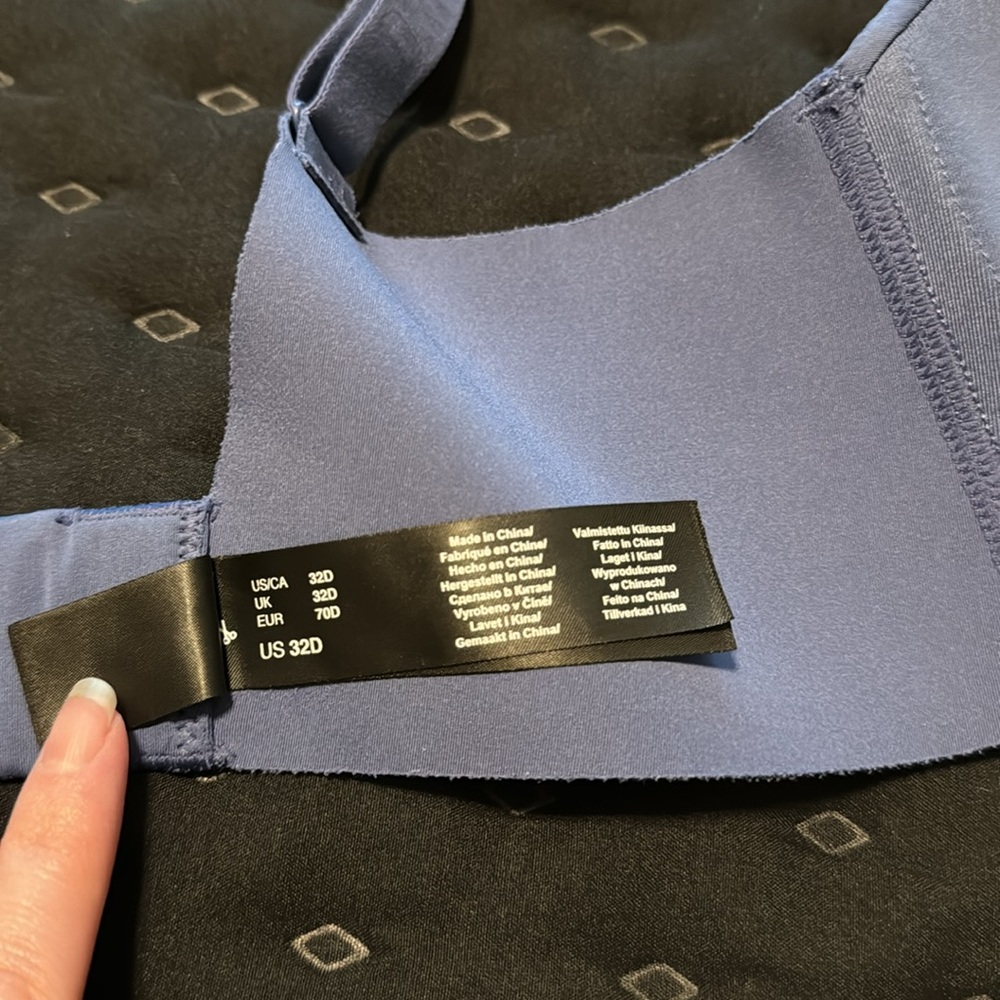 DKNY 32D bra New condition wireless blue invisible - Picture 7 of 9